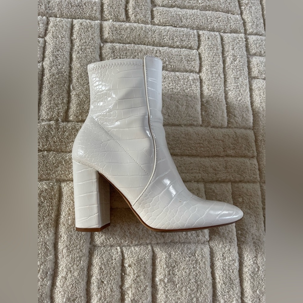 White aldo booties 7.5